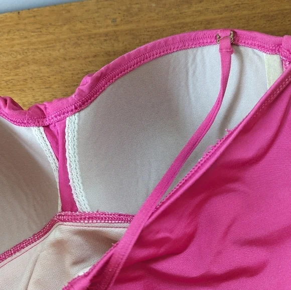 La‎ Blanca Ruched One Piece Swimsuit - Picture 8 of 9